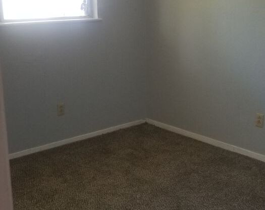 3 beds, 1 bath, $1,300