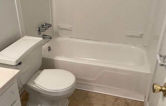 2 beds, 2 baths, 912 sqft, $1,300, Unit 315-102