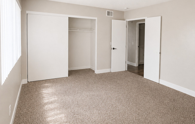 2 beds, 1 bath, 896 sqft, $1,995, Unit 070