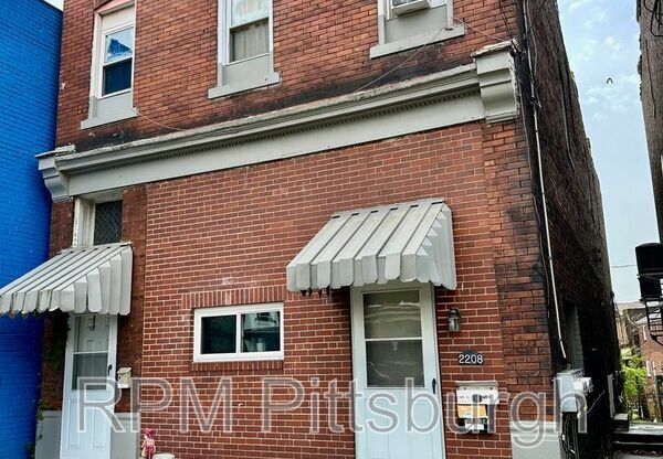 2208 WOODSTOCK AVE