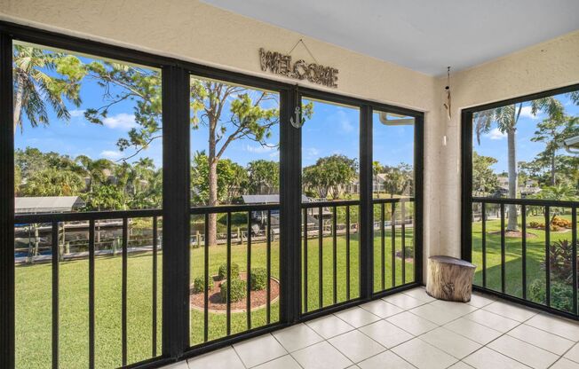 Updated Canal view condo 2 bedrooms 2 bathrooms in North Fort Myers