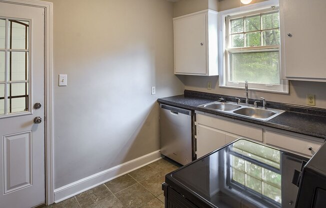 DARLING UPDATED 2 bed, 1 bath with updated appliances in HIGH POINT TERRACE