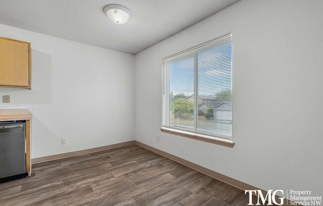 2 beds, 2 baths, 912 sqft, $1,499, Unit 23