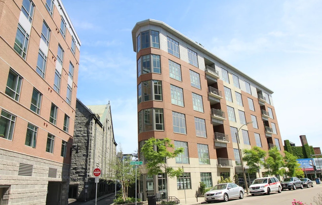 1 bed, 1 bath, 1,100 sqft, $4,200, Unit 307