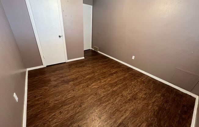 2 beds, 1 bath, 952 sqft, $900