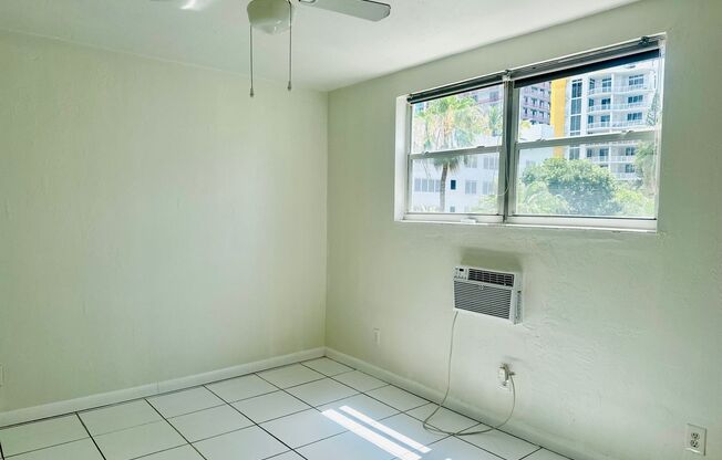 2 beds, 1 bath, $2,000, Unit 505-401