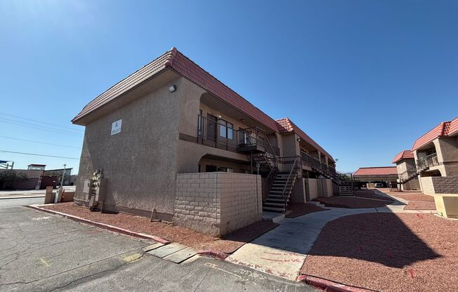 Don’t miss this beautifully updated 1-bedroom ground-floor unit!