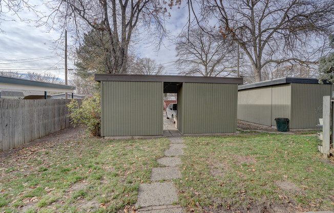 2 bedroom, 1 bath duplex in the North End.