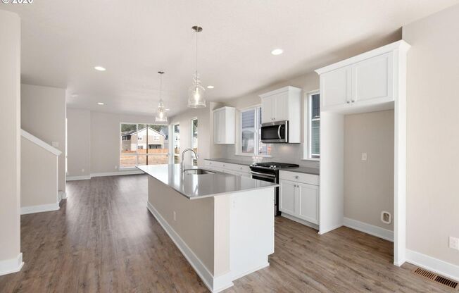 BEAUTIFUL NEWER CONSTRUCTION 4 BD HOME W/2 CAR GARAGE, W/D IN UNIT, AND MORE!