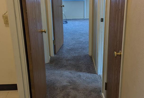 2 beds, 1 bath, $1,295, Unit 668