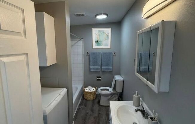 2 beds, 1 bath, 750 sqft, $1,900, Unit Unit #40