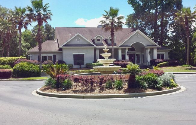 2 beds, 1 bath, $2,100, Unit #14208