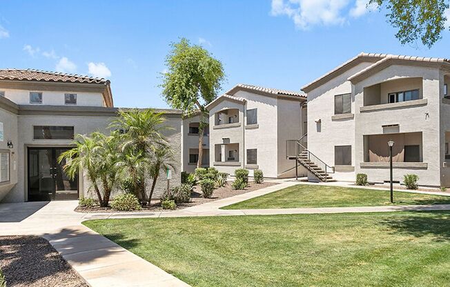 2 beds, 2 baths, $1,575, Unit 221