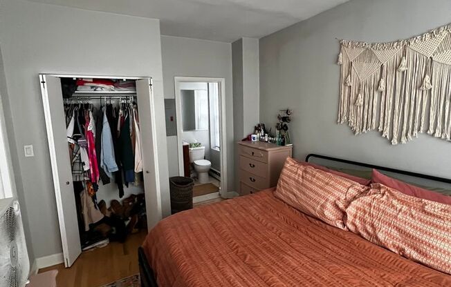 1 bed, 1 bath, $1,575, Unit G2