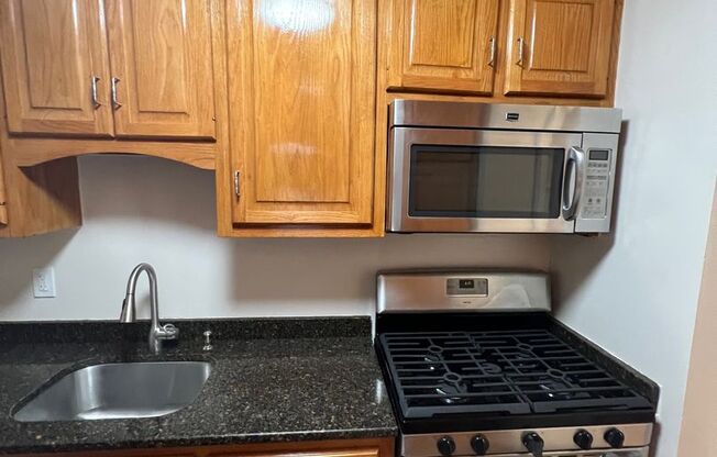 2 beds, 1 bath, 860 sqft, $1,895, Unit 2W