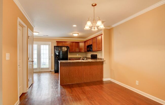 Beautiful Town Home Across From Tennova and Minutes to I-24 With Hardwood Flooring