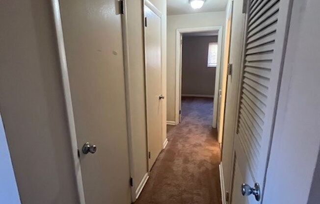 2 beds, 1 bath, 925 sqft, $1,350, Unit C-01