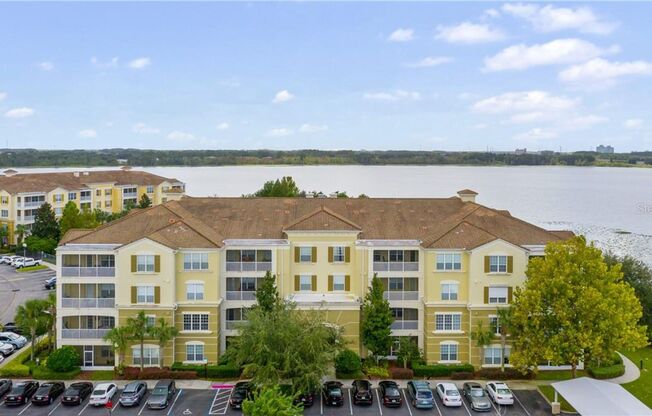 Beautiful WATERFRONT 3 bedrooms Condo located in MetroWest with ELEVATOR! Rare find!