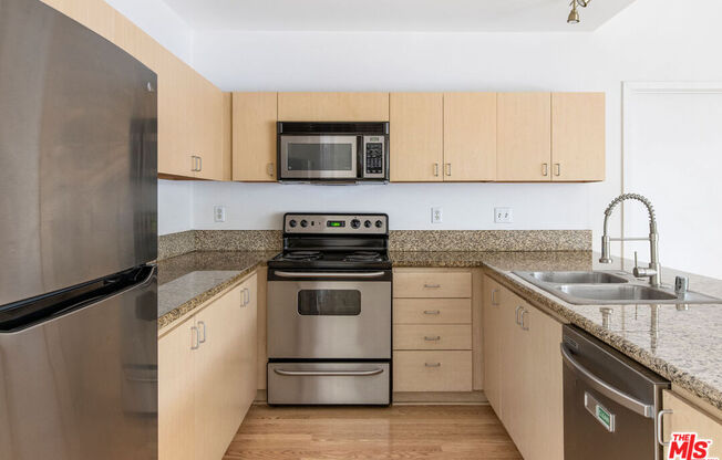 630 W 6th Street