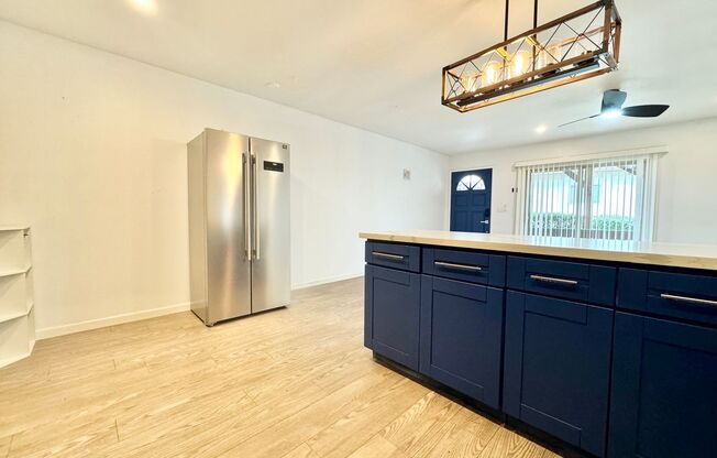 Beautifully Remodeled 2Bd/1BaCondo With Covered Parking!