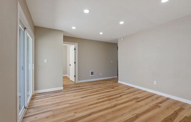 3 beds, 1 bath, 864 sqft, $1,625, Unit #43