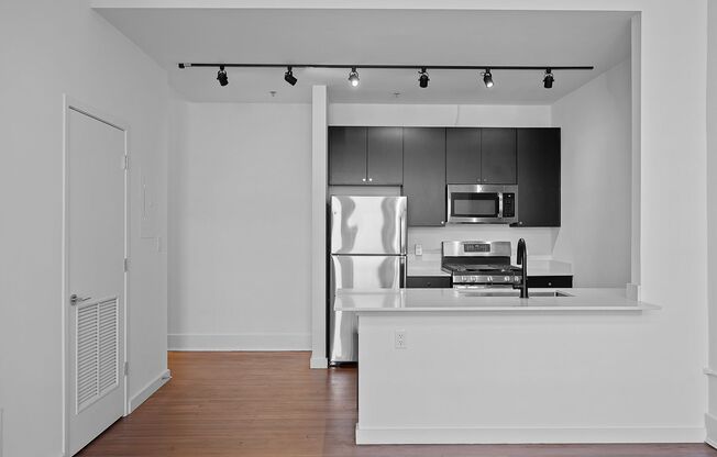 1 bed, 1 bath, 735 sqft, $1,816, Unit 100-514