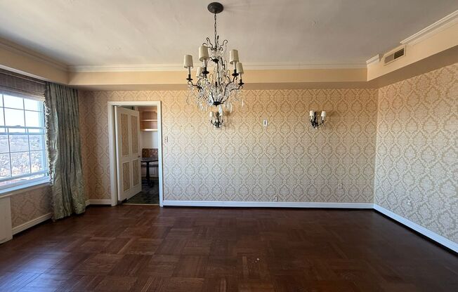 3 beds, 2 baths, 1,952 sqft, $3,200, Unit Royal York 916