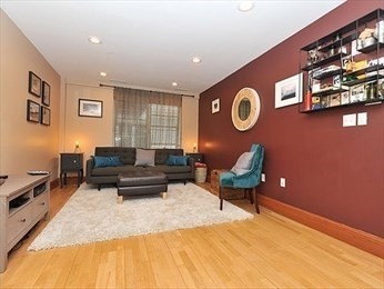 1 bed, 1 bath, 689 sqft, $2,600, Unit 11