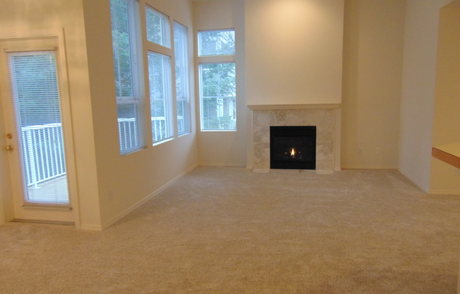 Great 2BR/2BA Issaquah Condo.  Perfect Location!