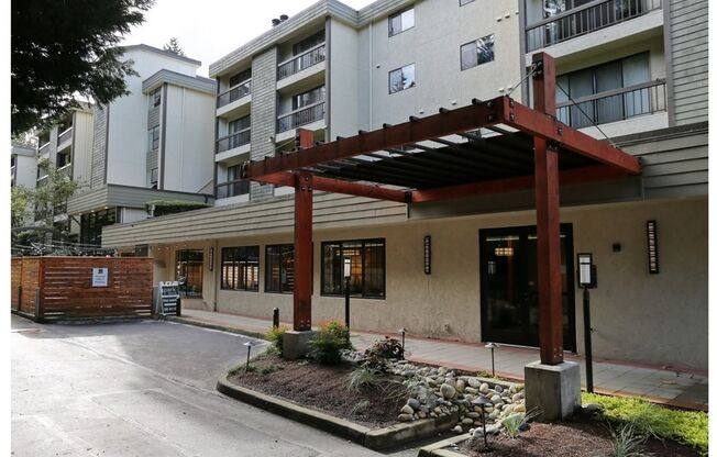 2 beds, 1 bath, 950 sqft, $2,195, Unit 113