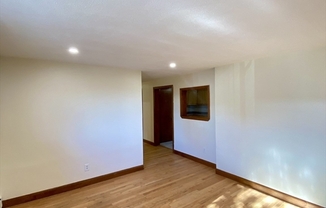 3 beds, 1 bath, 1,300 sqft, $3,500, Unit 1