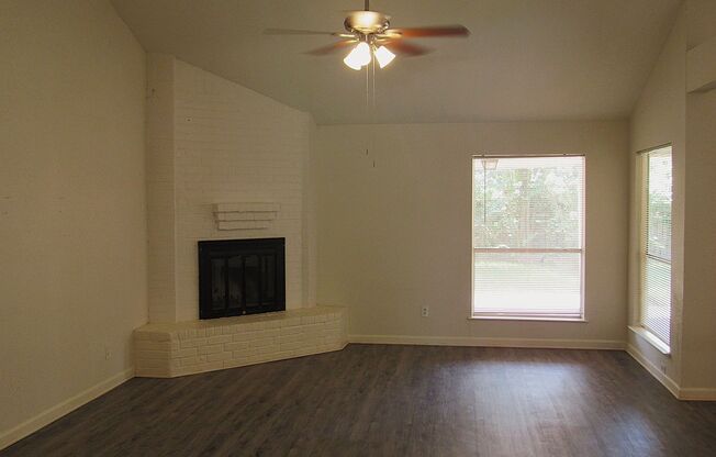 Conveniently located Atascocita Area Home