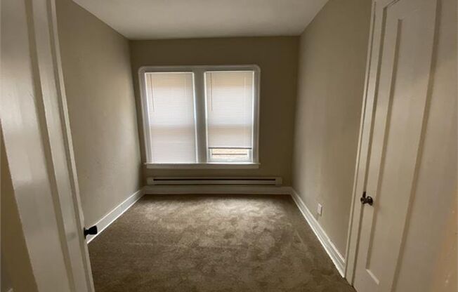 2 beds, 1 bath, $785, Unit Unit 37