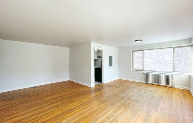 1 bed, 1 bath, 780 sqft, $1,895, Unit Halmark 307