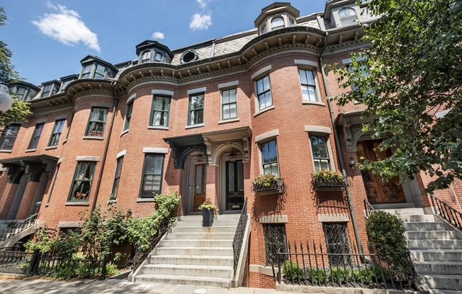 131 WARREN AVE