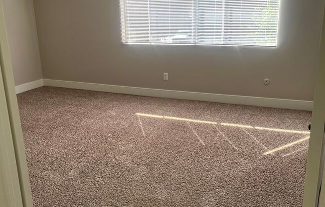 2 beds, 1 bath, 896 sqft, $1,995, Unit 096