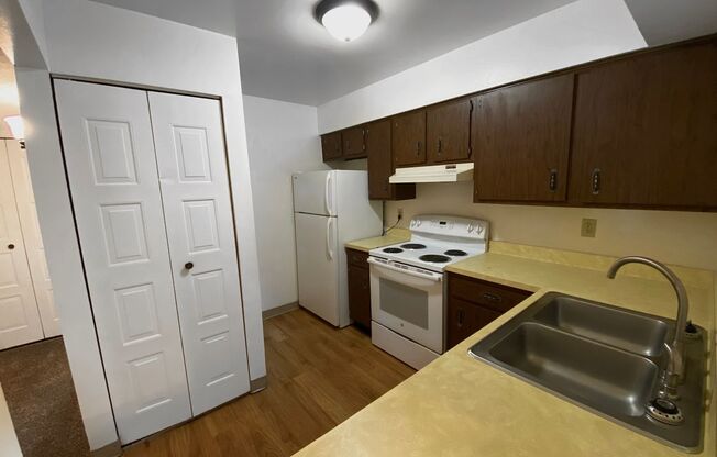 2 beds, 1 bath, $1,039