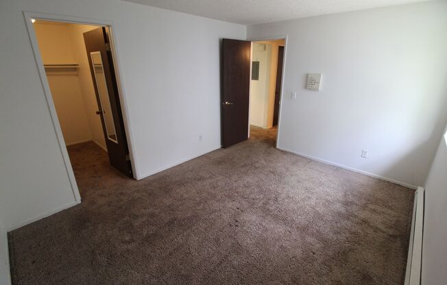 2 beds, 1 bath, 900 sqft, $1,095, Unit #5