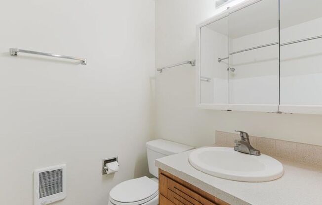 Studio, 1 bath, 375 sqft, $1,075, Unit 213