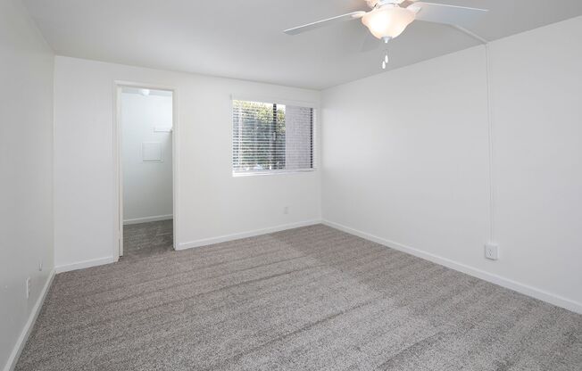 1 bed, 1 bath, 725 sqft, $1,975, Unit 27