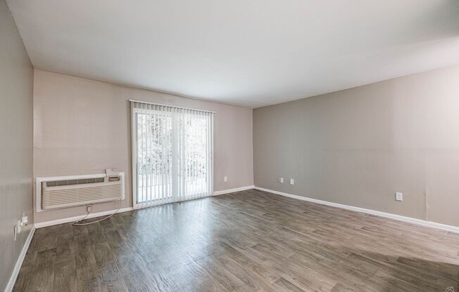 1 bed, 1 bath, 672 sqft, $1,100, Unit 2298-11