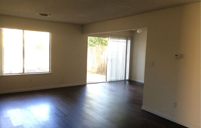 3 beds, 2 baths, $2,350, Unit 2127