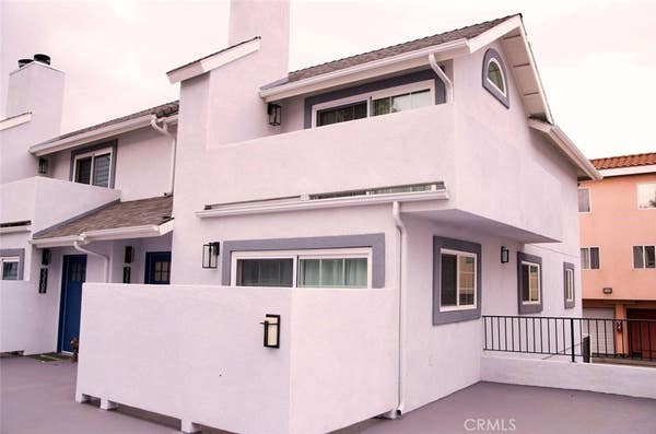 7310 BALBOA BLVD