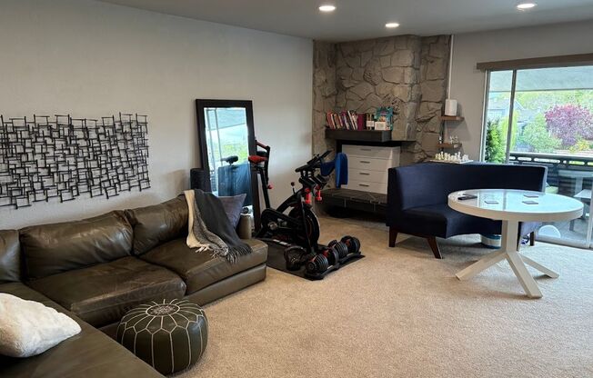 339 Broadway #215-30% Rental Fee