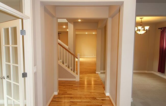 4 BEDROOM REDMOND HOME FOR RENT WITH 2 CAR GARAGE!