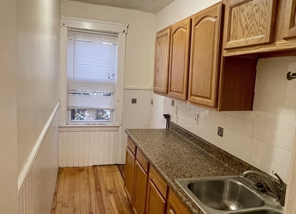 3 beds, 1 bath, 1,200 sqft, $2,000, Unit 2