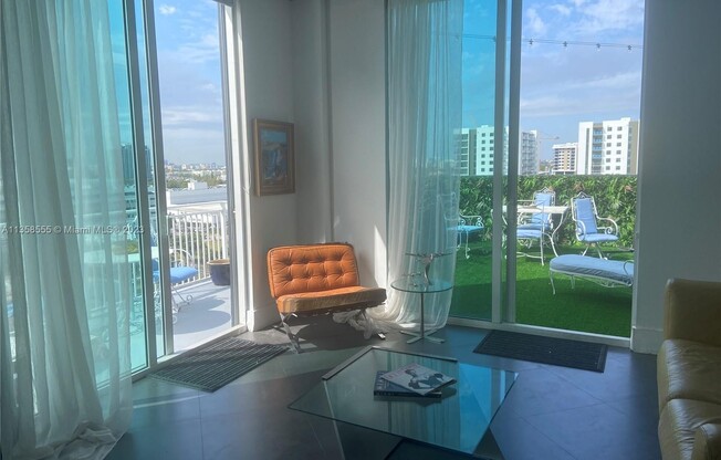 2275 Biscayne Blvd