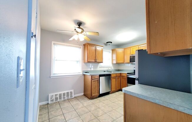 3 Bed - 2 Full Bath Cape Cod for Rent!