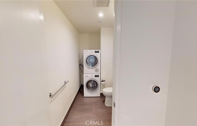 1 bed, 2 baths, 780 sqft, $3,300, Unit 2501