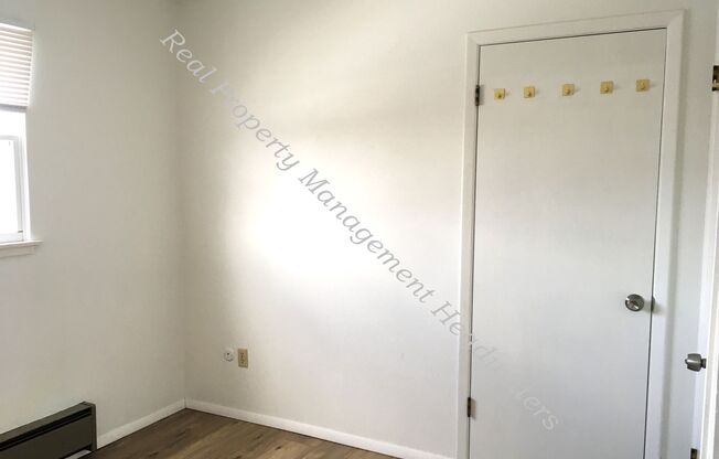 2 beds, 1 bath, 775 sqft, $1,100, Unit Unit E